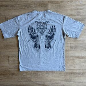 Yan Angeles Gray Short-Sleeve Tee with Dark Hand Graphic size large